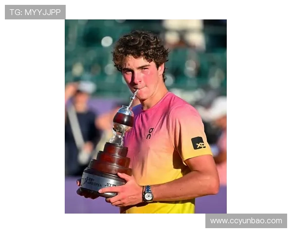 世界网球锦标赛激战正酣 赛场新星崛起老将依旧强势