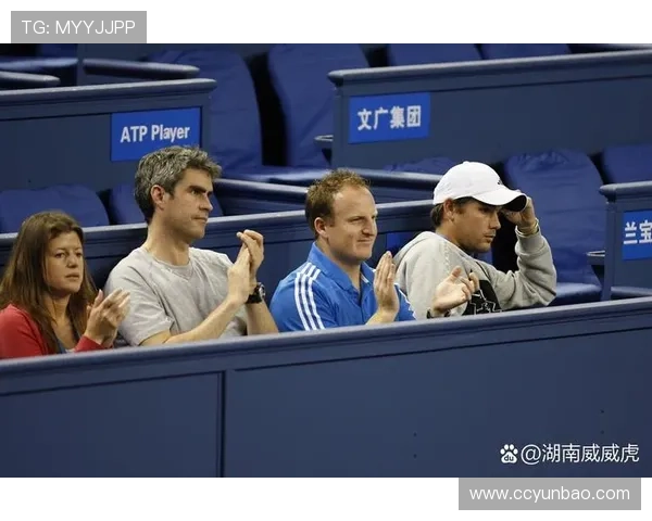 新一轮网球大师赛激战正酣 球员争夺总决赛资格点燃赛季高潮