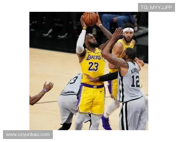 湖人逆转勇士詹姆斯砍下三双再创里程碑球队士气高涨