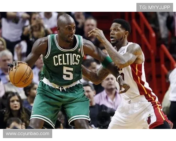 NBA季中赛焦点大战巨星对决点燃全场风暴赛事聚焦热议不断升温