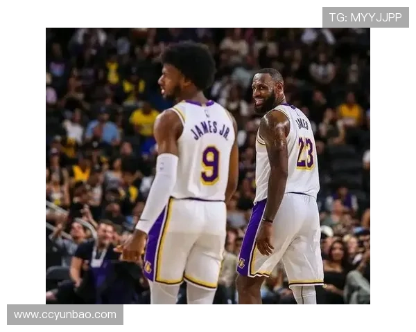 NBA最新动态：詹姆斯领衔湖人全新阵容挑战东部强队，季前赛看点十足